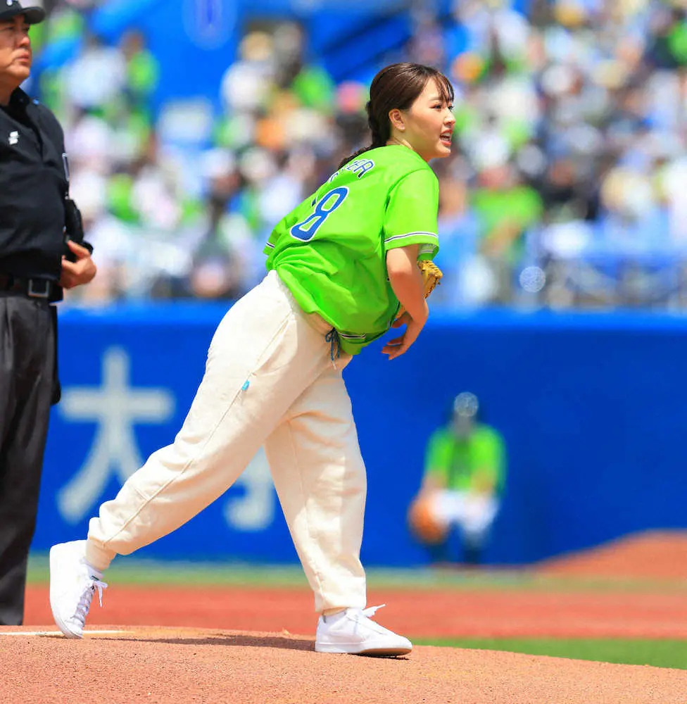 【画像・写真】樋口新葉　華麗に1回転始球式　ワンバンも「98点です」