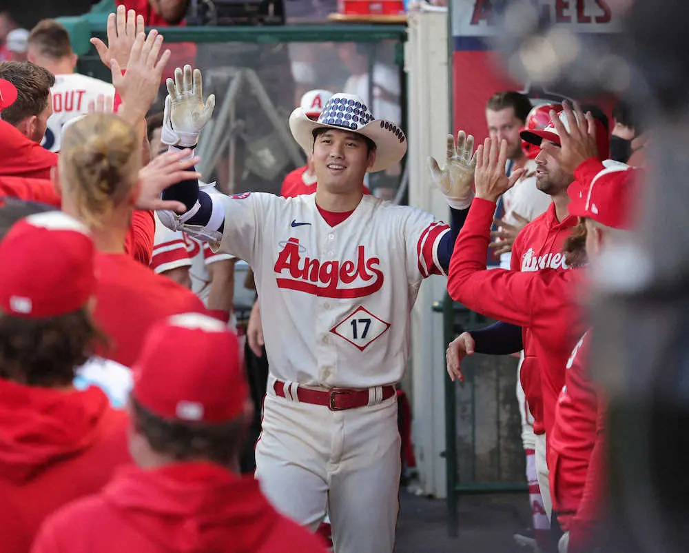 【画像・写真】大谷の17号ソロにファン歓喜「トラ兄とのback　to　back」「好球必打の完璧な一発」