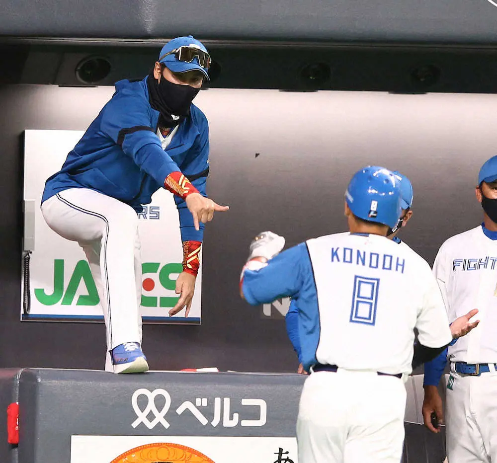 日本ハム・新庄監督“ブルーベリー不足”で安打1本損するも…連敗ストップに「野球って面白いね」