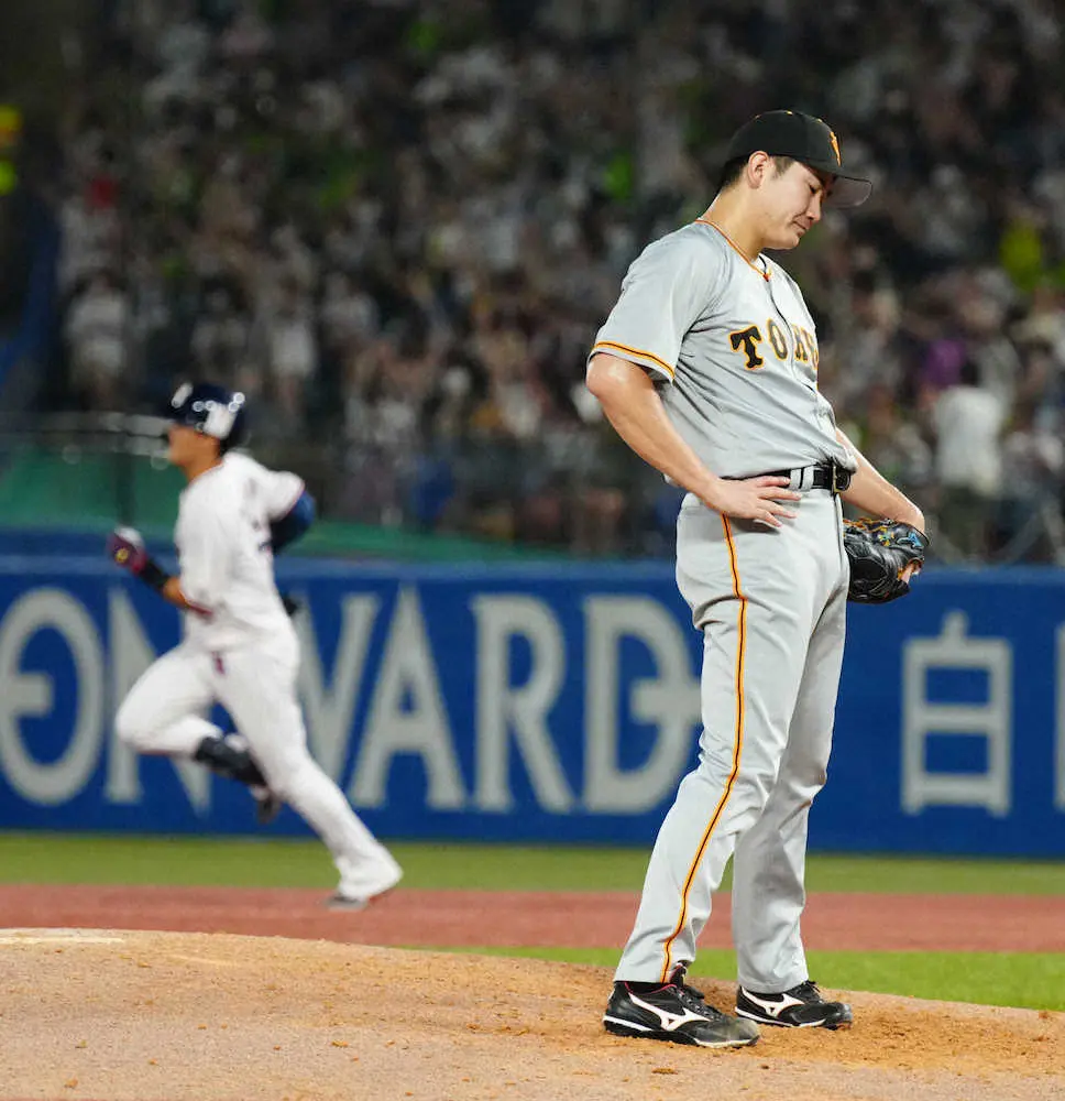 【画像・写真】＜ヤ・巨＞7回、元山（左）にソロを浴びた菅野（撮影・島崎忠彦）