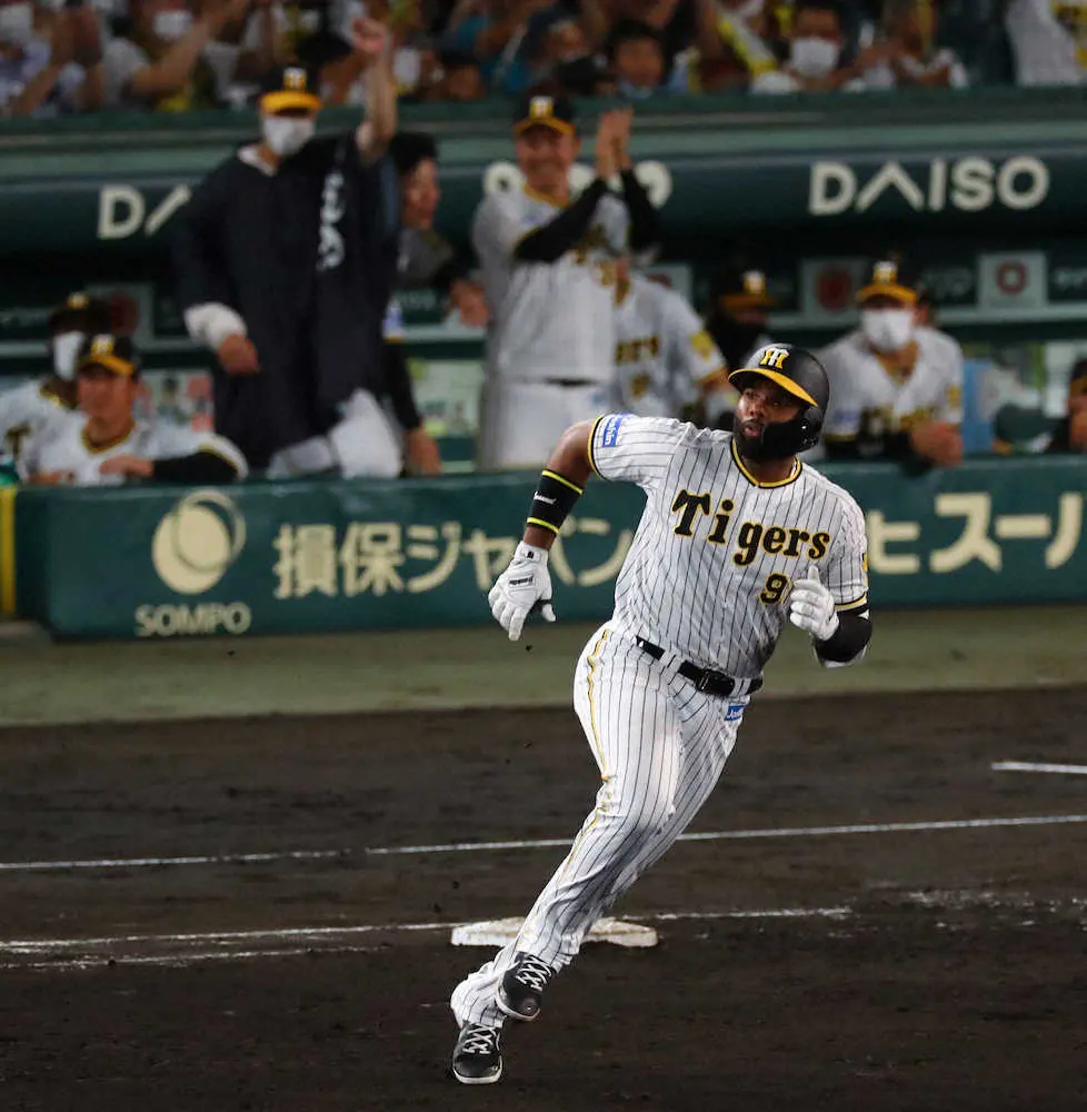 阪神の新外国人・ロドリゲス、初打席で適時二塁打!!聖地デビュー戦でお立ち台「甲子園はグレート」