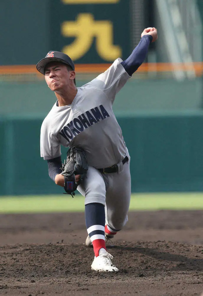 【甲子園】横浜　2年生エース・杉山　6安打2失点、無四球完投も反省　「力入って抜け球多かった」