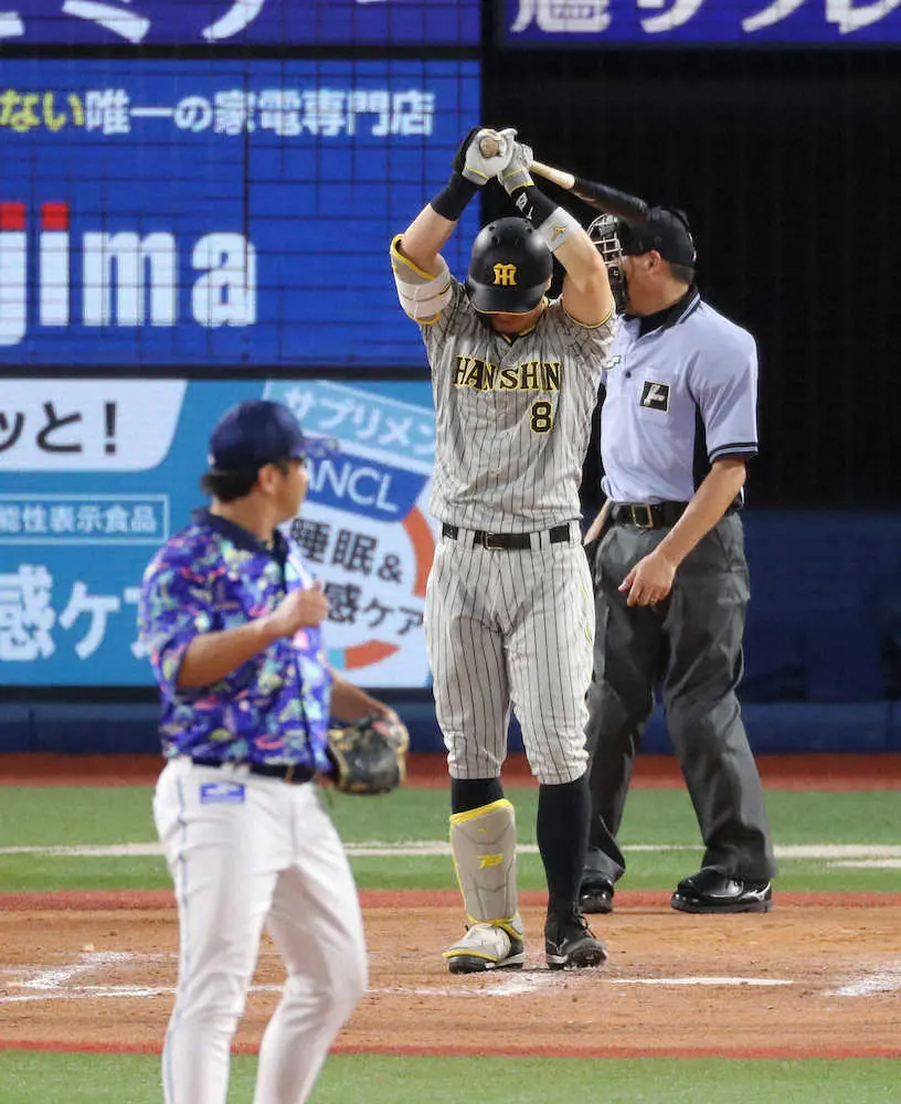 阪神・佐藤輝　苦しい8月急ブレーキ　前後の打者“消え”井上ヘッド「あいつが打たないと勝てない」