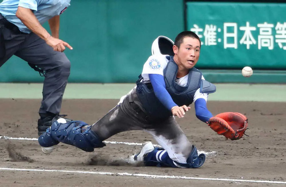 【甲子園】明豊・鈴木蓮　反撃のソロ本塁打含む3打点　守備ではダイビングキャッチ　