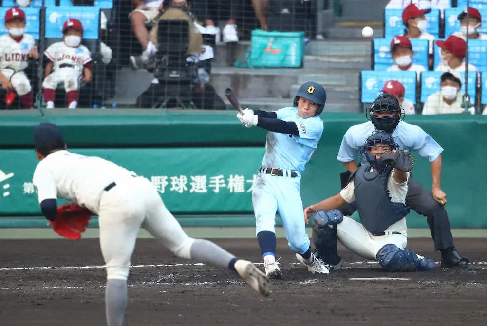 【甲子園】近江・清谷　ランニング本塁打ならずも適時三塁打で勝ち越し笑顔