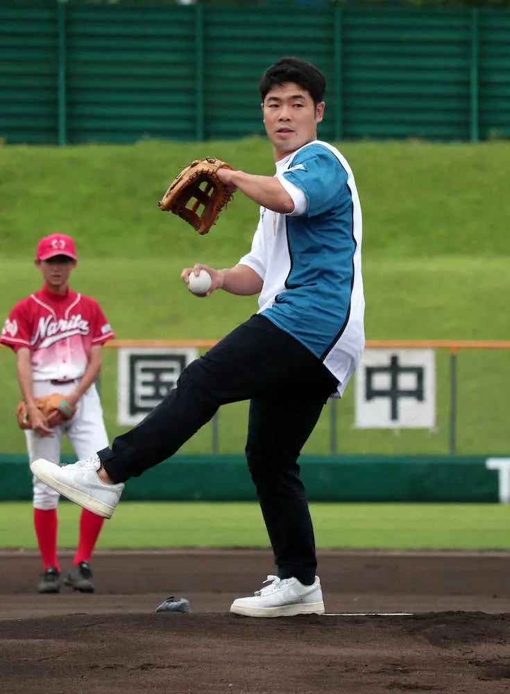日本ハム近藤、全国中学校軟式野球大会で始球式「いろいろな選手を見て吸収してほしい」