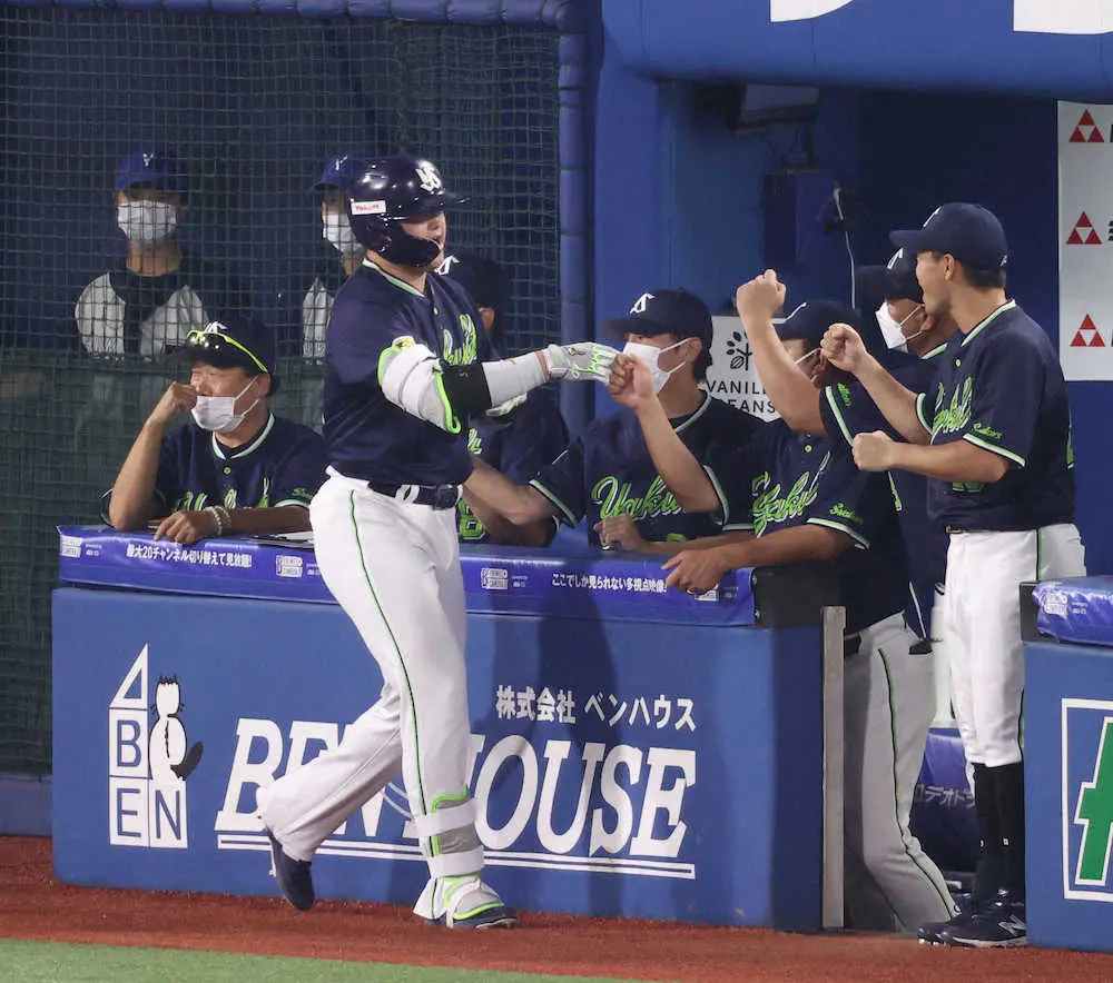 ヤクルト“村神様”がDeNAのハマスタ神話崩す　最年少150号、プロ野球タイ記録のマルチ弾