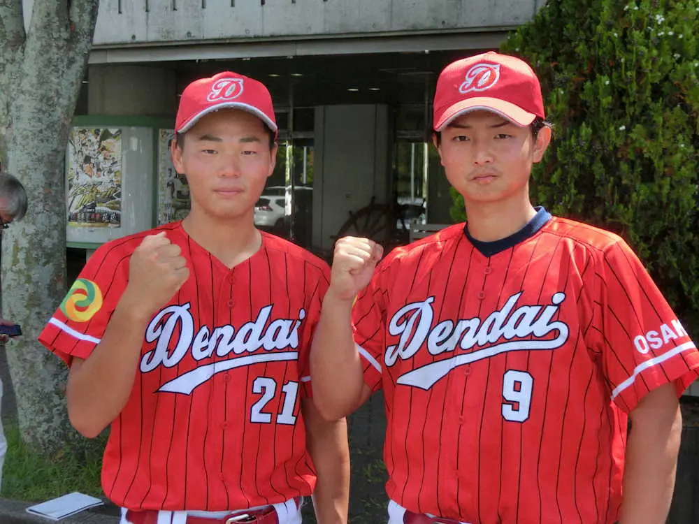 大阪電通大は江本（左）、斎藤の投打の活躍で1部初昇格初戦を白星で飾った