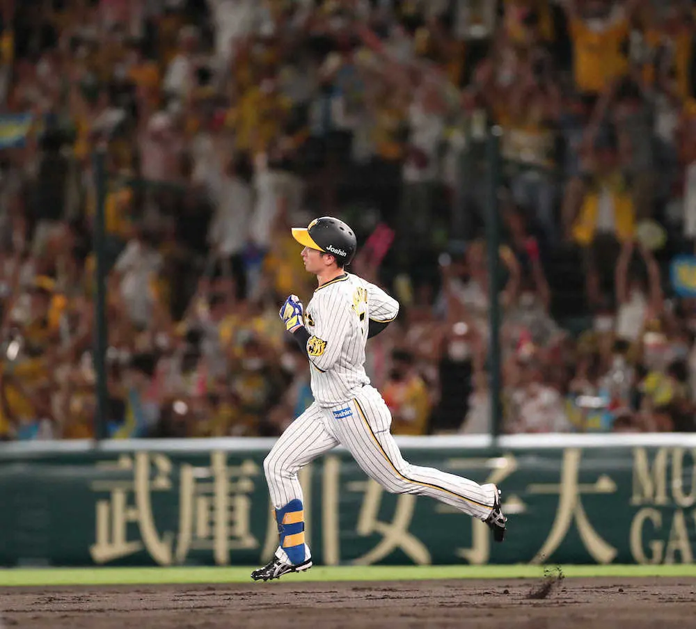 阪神・近本が同点の一発を甲子園の夜空にかける　8月まで1本塁打も9月3戦で2ホーマー