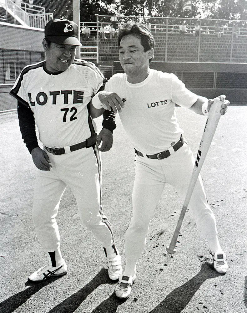 【画像・写真】ロッテ時代の稲尾和久監督（左）と落合