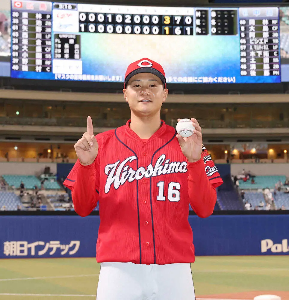 広島・森　感謝の初勝利「野手の方が打ってくださったのでうれしかったです」　記念球は両親に