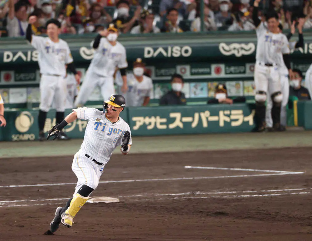 阪神　6回佐藤輝&木浪の連続適時二塁打で一挙4得点の猛攻