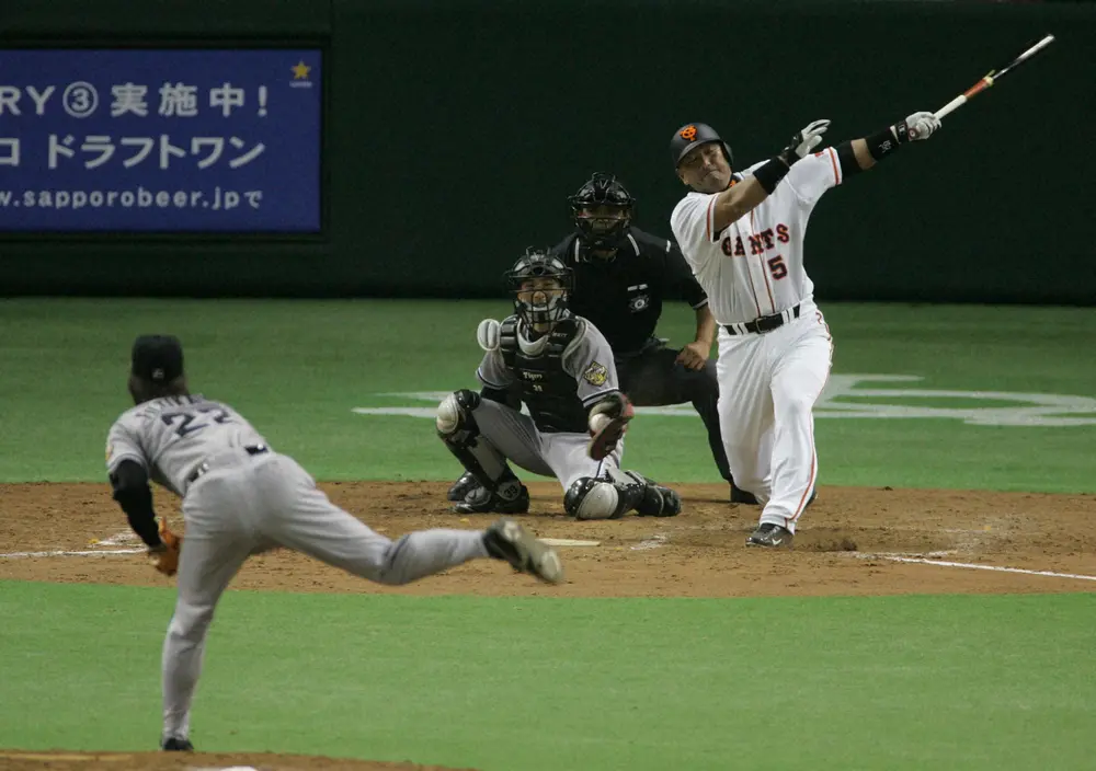 2005年4月21日の巨人―阪神戦の7回2死満塁で阪神。藤川から空振り三振に打ち取られる巨人・清原