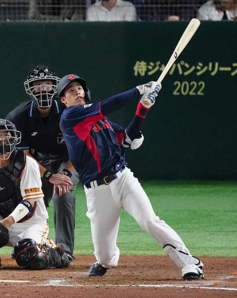 初選出の塩見泰隆　侍J初安打が初アーチ　大活躍した日本シリーズで敗退もヤクルト勢が意地見せた！