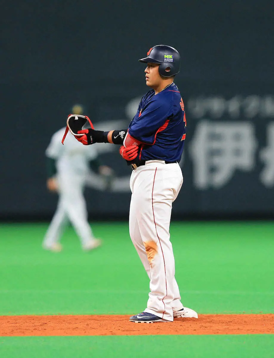 侍・岡本和、連夜の7番で大暴れ3安打全5打席出塁　「打ち損じた」天井直撃の二塁打でも沸かせた