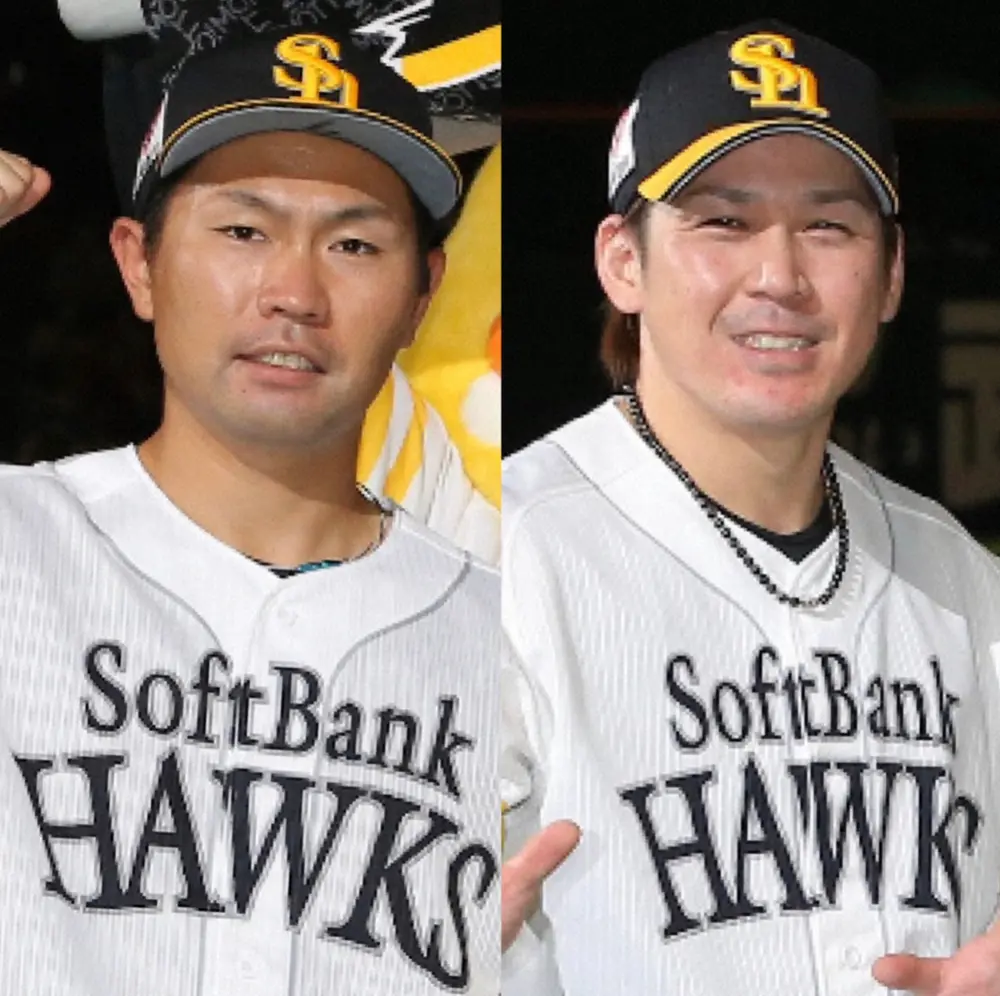 ソフトバンクの甲斐拓也捕手（右）と中村晃内野手