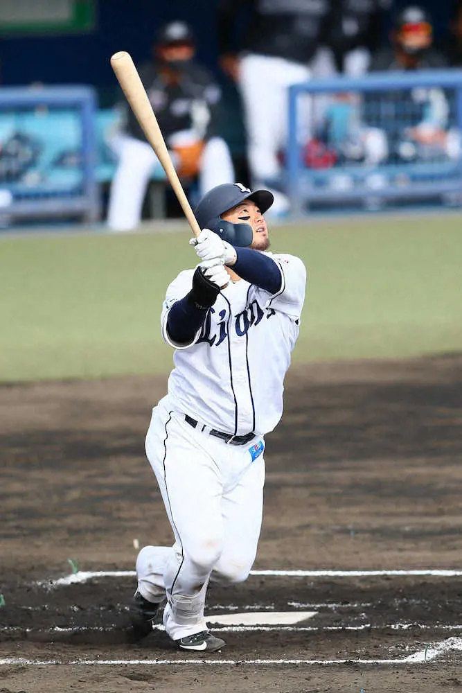 西武からオリックスにFA移籍の森　発表後初対応で「新しい環境で一から」来季開幕戦で激突に「マジ！？」