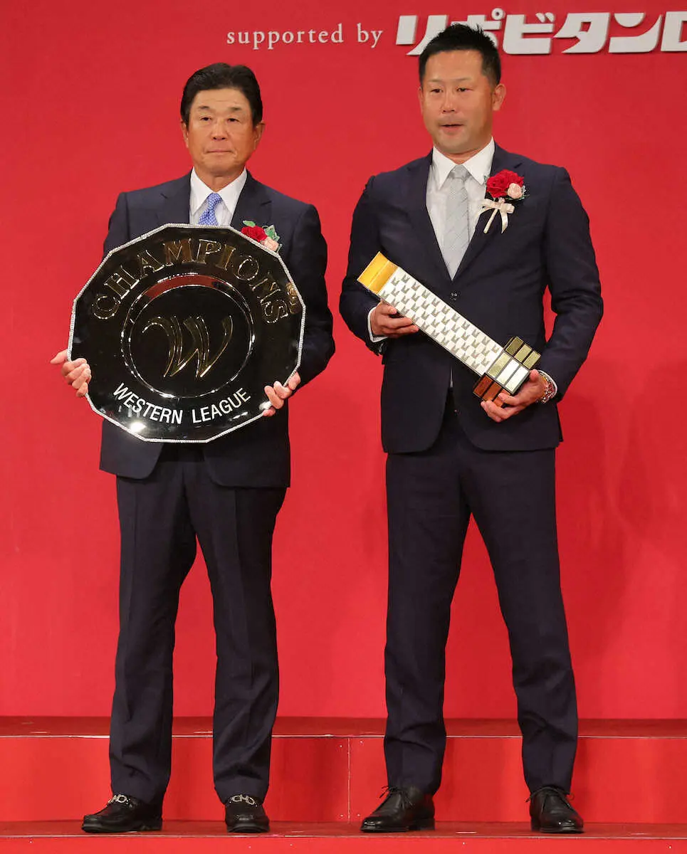 ウエスタン表彰式で阪神・平田ヘッドが力強く宣言「アレを目指します」