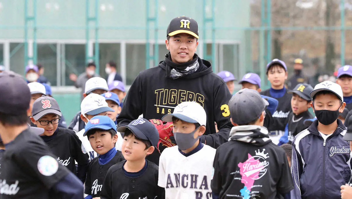 阪神・才木、岡留、江草コーチが「西はりま少年少女野球教室」に参加