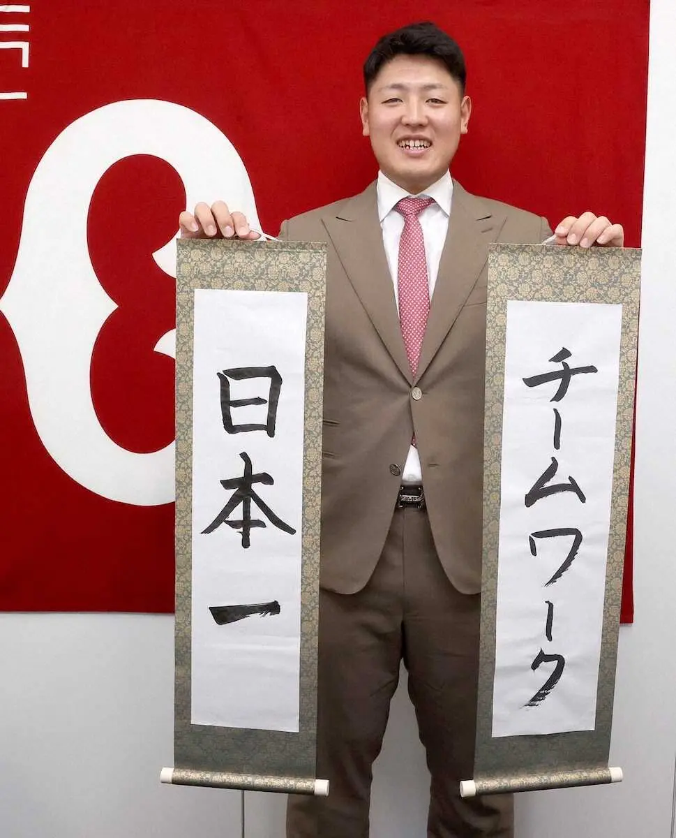 巨人の新主将・岡本和が3000万円減の2億7000万円でサイン「一丸で優勝、日本一へ」