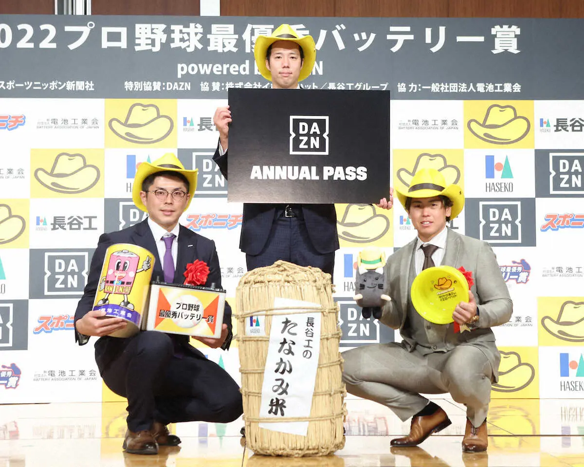 阪神の青柳、梅野が最優秀バッテリー賞を初受賞　梅野「この帽子を見て“獲りたい”と思っていた」