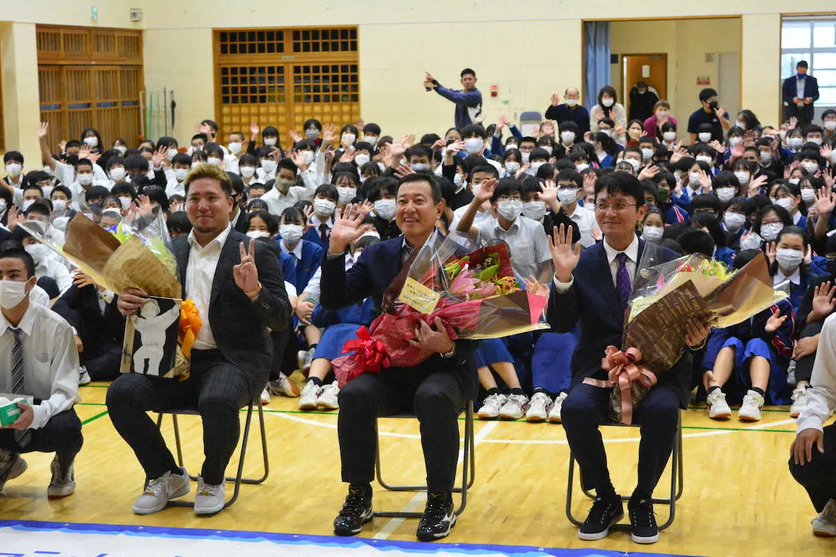 西武・山川　母校で「凱旋弾」誓った　来年6月27、28日に那覇で日本ハム2連戦