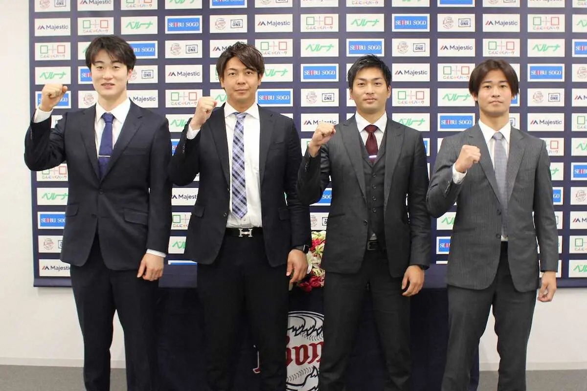 西武アカデミーのコーチに就任した（左から）戸川氏、白崎氏、田代氏、綱島氏