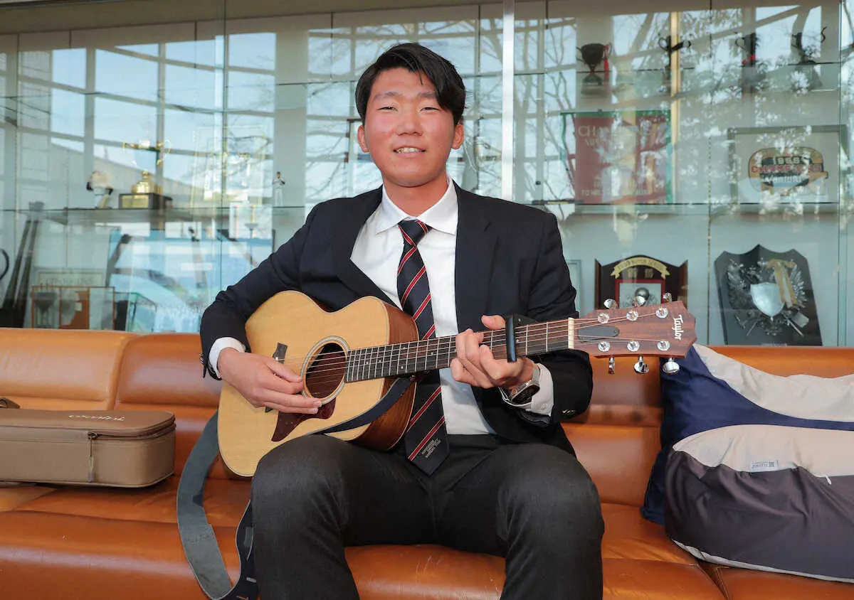 巨人ドラ3・田中千　ギターで弾き語り披露「音楽の道も結構考えました」