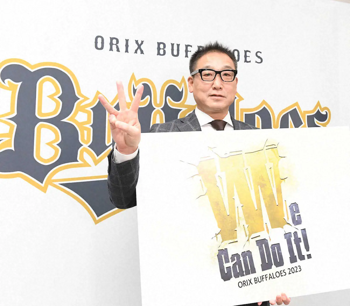 新スローガン「We　can　do　it！」を披露するオリックス・中嶋監督