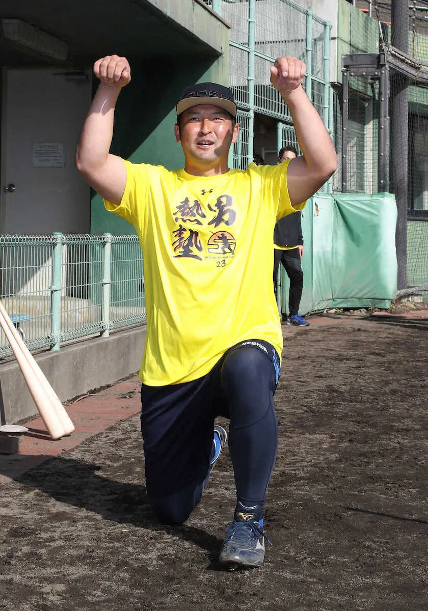 ソフトバンク嶺井の新本塁打パフォは「バウポーズ」松田宣浩直伝、佐土原町の中心で「バウバウバウ」と叫ぶ