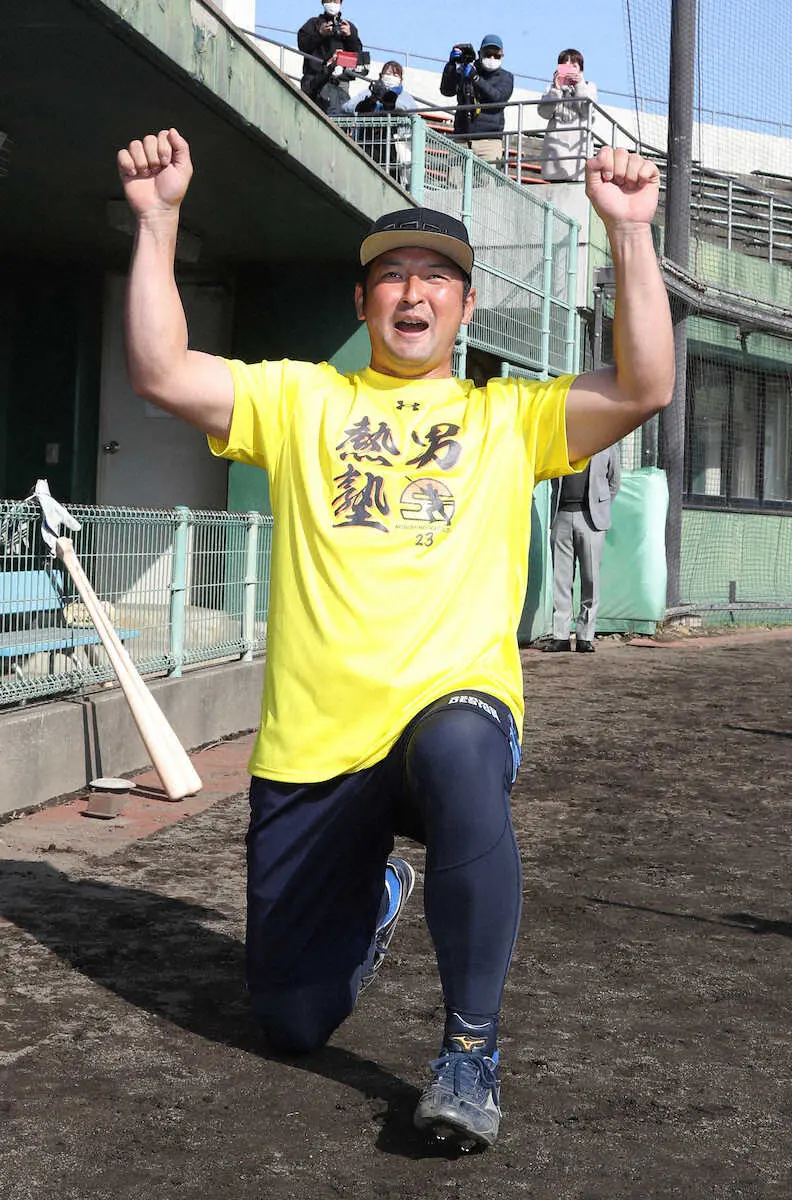 ソフトB・嶺井“一発芸”は「バウポーズ」本塁打打ったら叫んで歓喜　亜大の先輩・松田が伝授