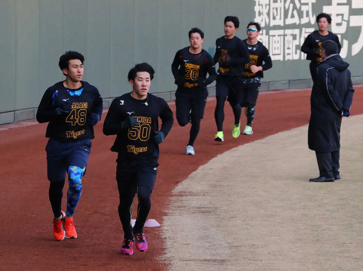 入団前から新聞意識!?　阪神・ドラ6　富田スタミナ王だ「先発へアピール」3000メートル走圧勝