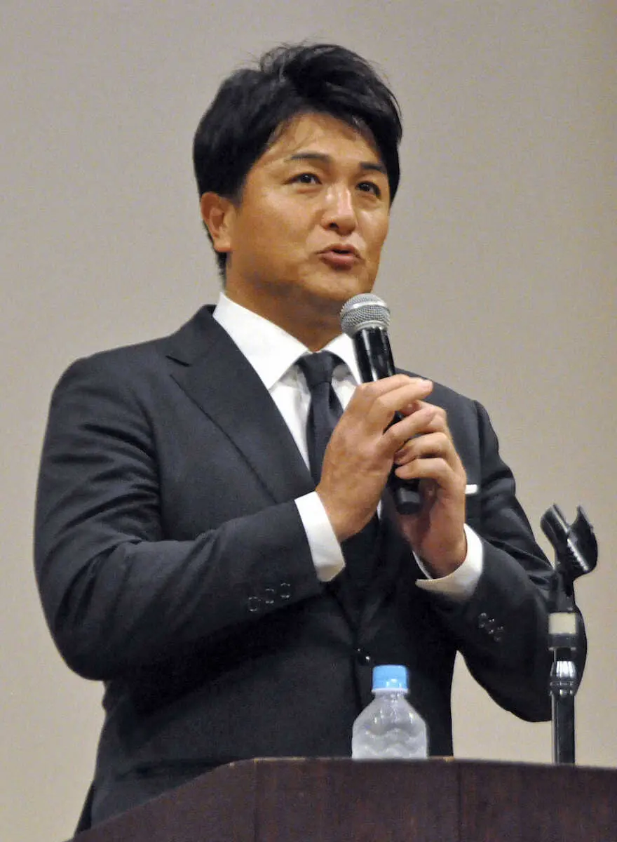 神奈川学童野球指導者セミナーで講演する巨人前監督の高橋由伸さん