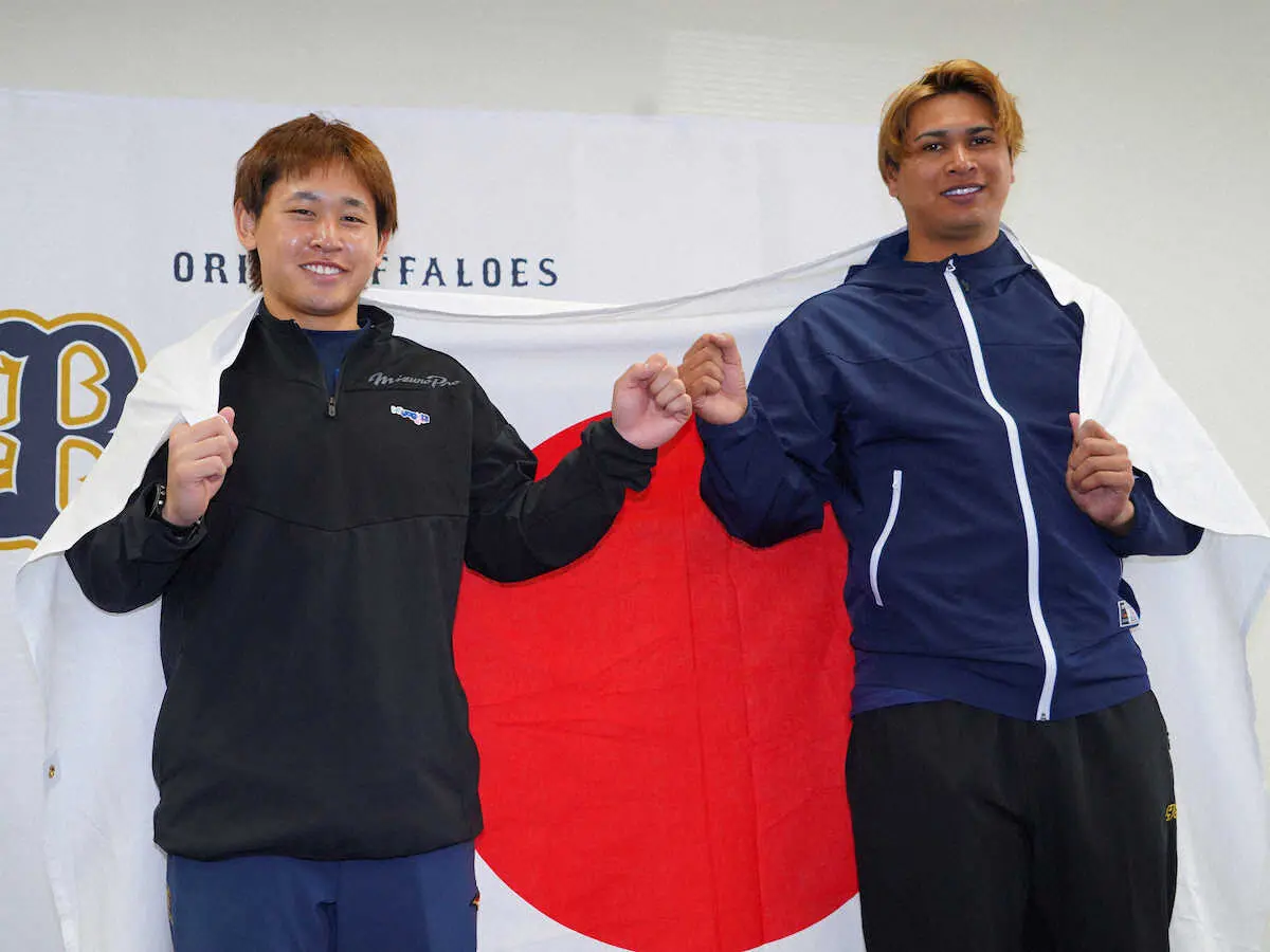 WBCに選出された宮城大弥（左）と宇田川優希は日の丸を背負い笑顔（撮影・井垣　忠夫）