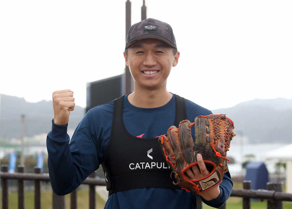 日本ハム3位・加藤豪　“新庄流グラブ”でキャンプ地入り　修理して9年目「使い続けたい」