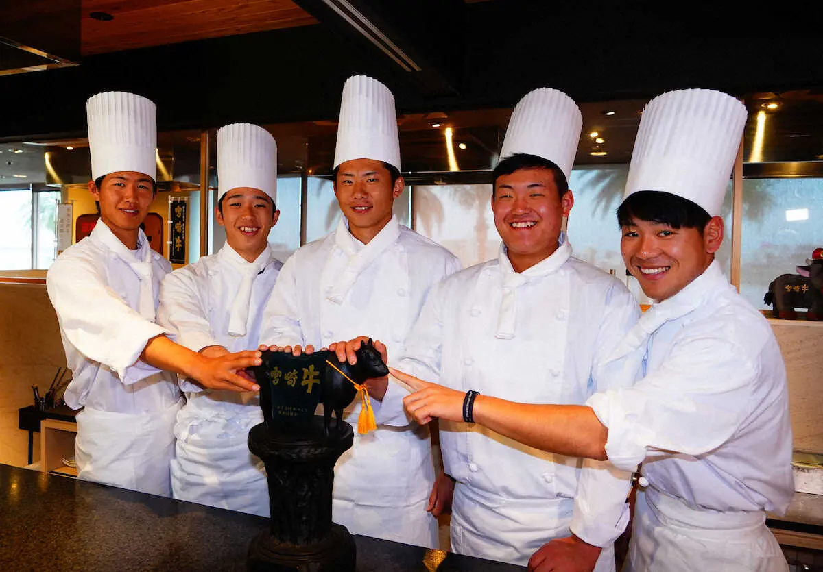 「日本一の味」で今年も日本一！　オリ新人5選手が宮崎牛の調理・試食体験会