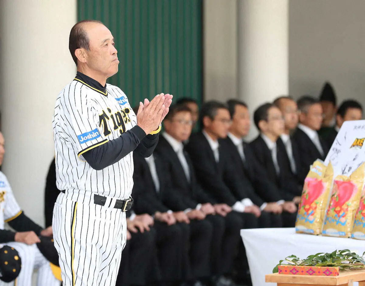 【画像・写真】阪神タイガースが西宮神社で必勝祈願　岡田監督は絵馬に「アレ目指す　道一筋」