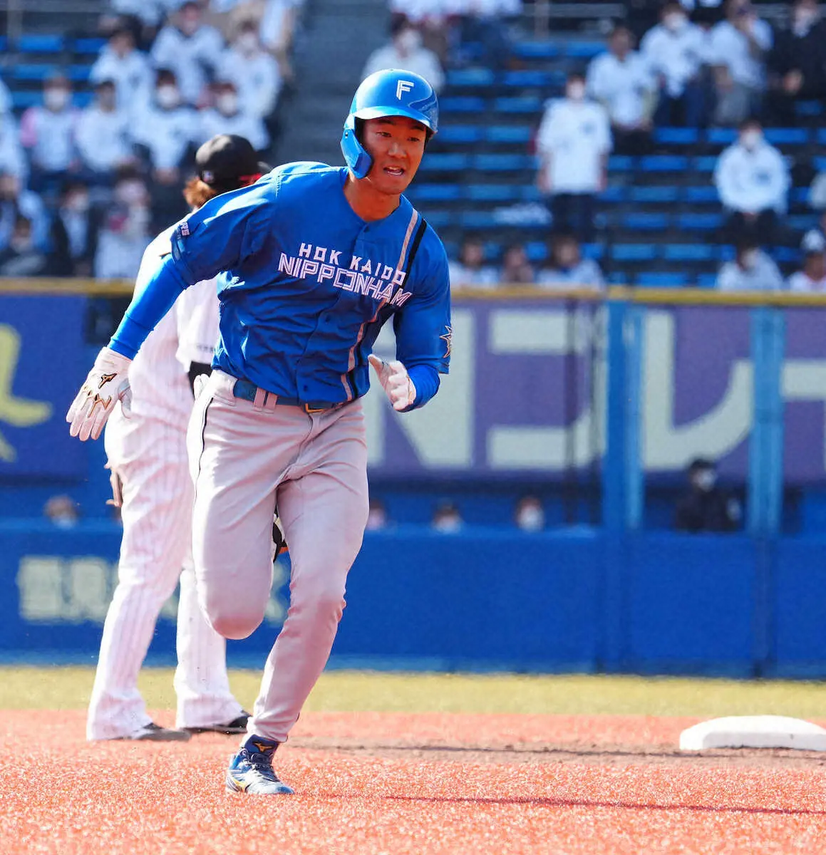日本ハム・石井　ランニング本塁打でオープン戦1号「何が起きたか分からなかった」