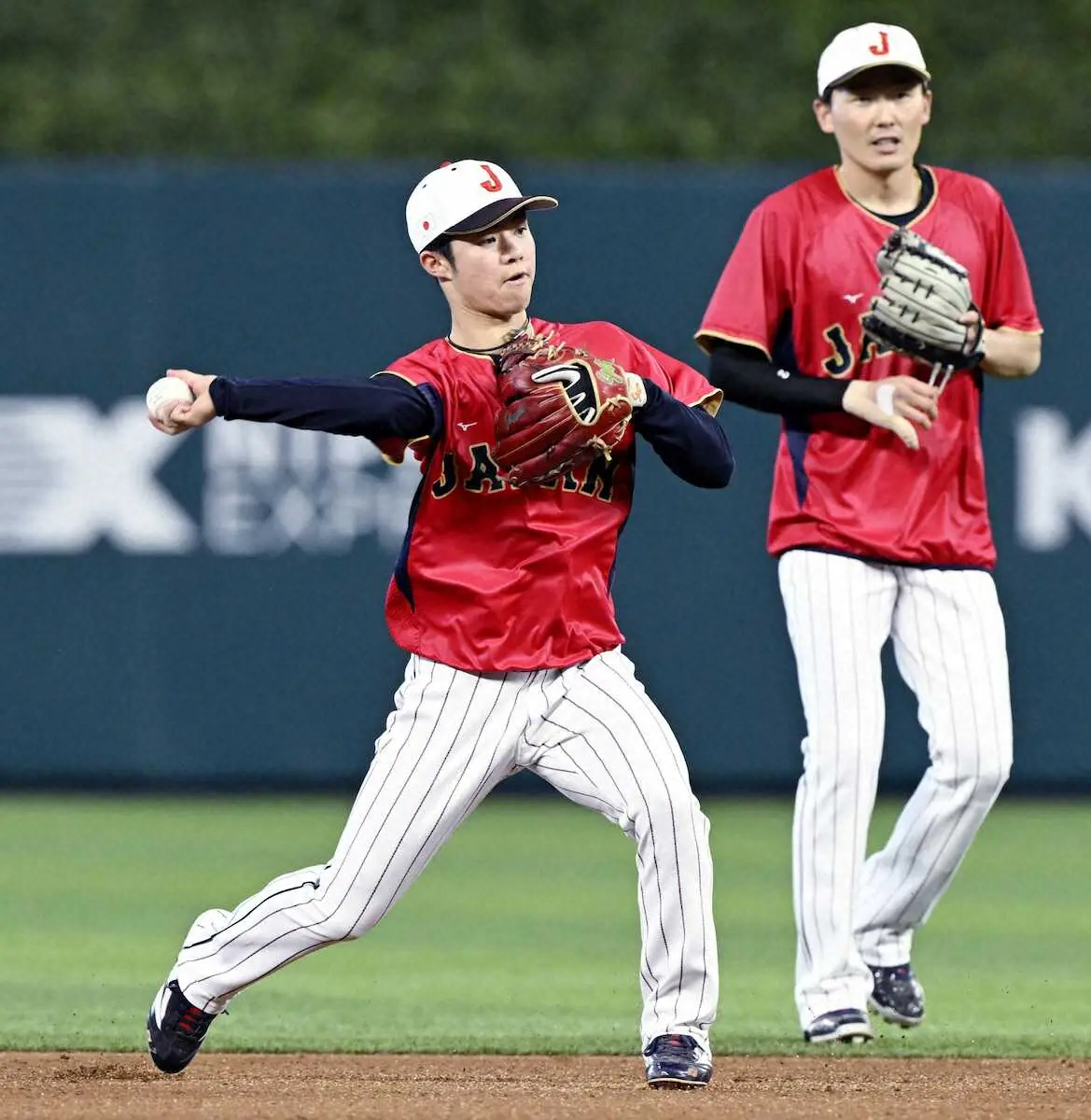 源田　MLB公式サイトが「侍の中心」　右手小指を骨折も栗山監督「大丈夫です」