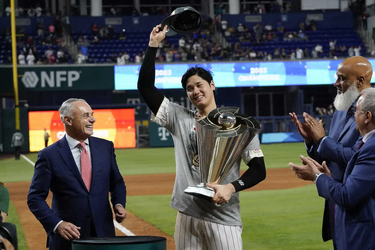 「重そう！」という声が上がったWBCの優勝トロフィーはティファニー社製、重さは実に12キロ超