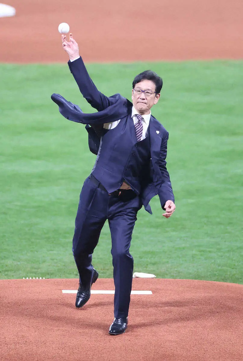 侍・栗山監督　新球場始球式でサプライズ登板「投げるということは全く知らずにびっくりした」