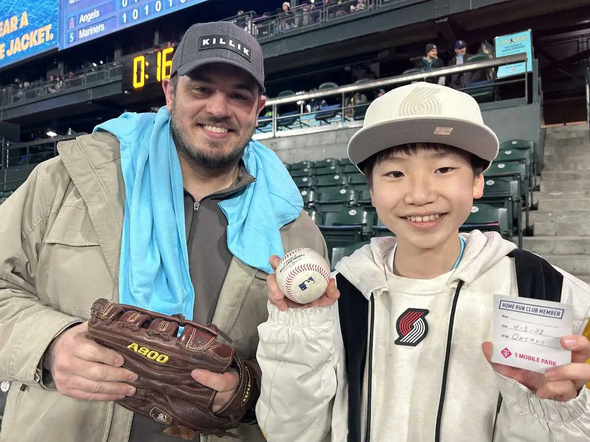 エンゼルス大谷の2号本塁打ボールゲットのマリナーズファン　「日本から来ている子供に」プレゼント