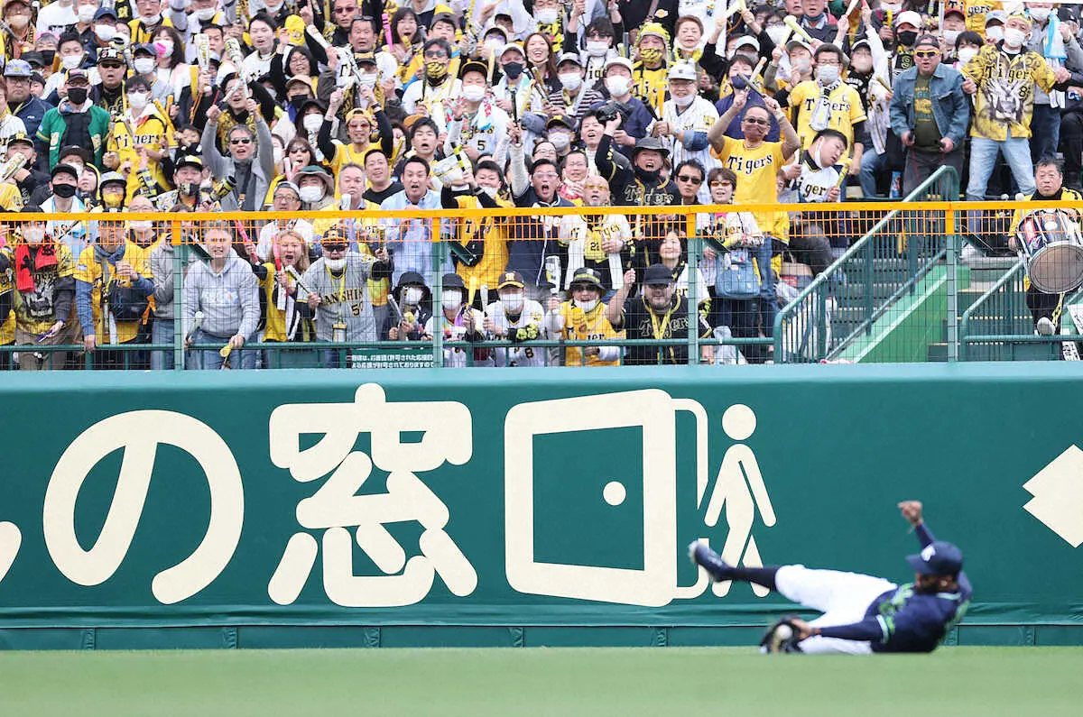 【画像・写真】阪神・岡田監督　就任後5度目のリクエストでついに初成功　先制点につながる