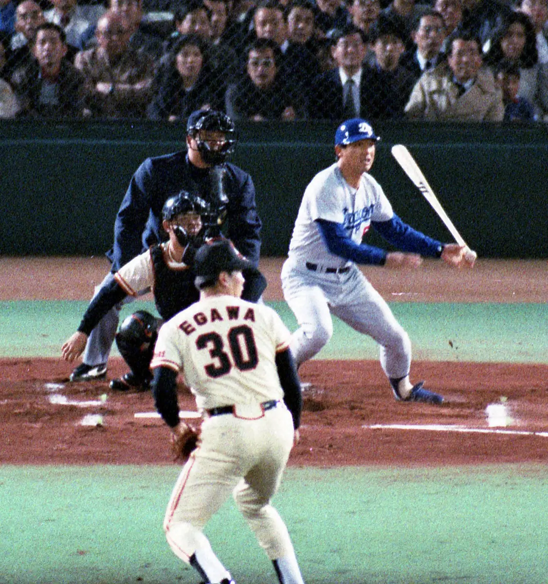 1987年4月11日、巨人・江川の投じた内角球を三塁線を強烈に破るヒットとする中日・落合