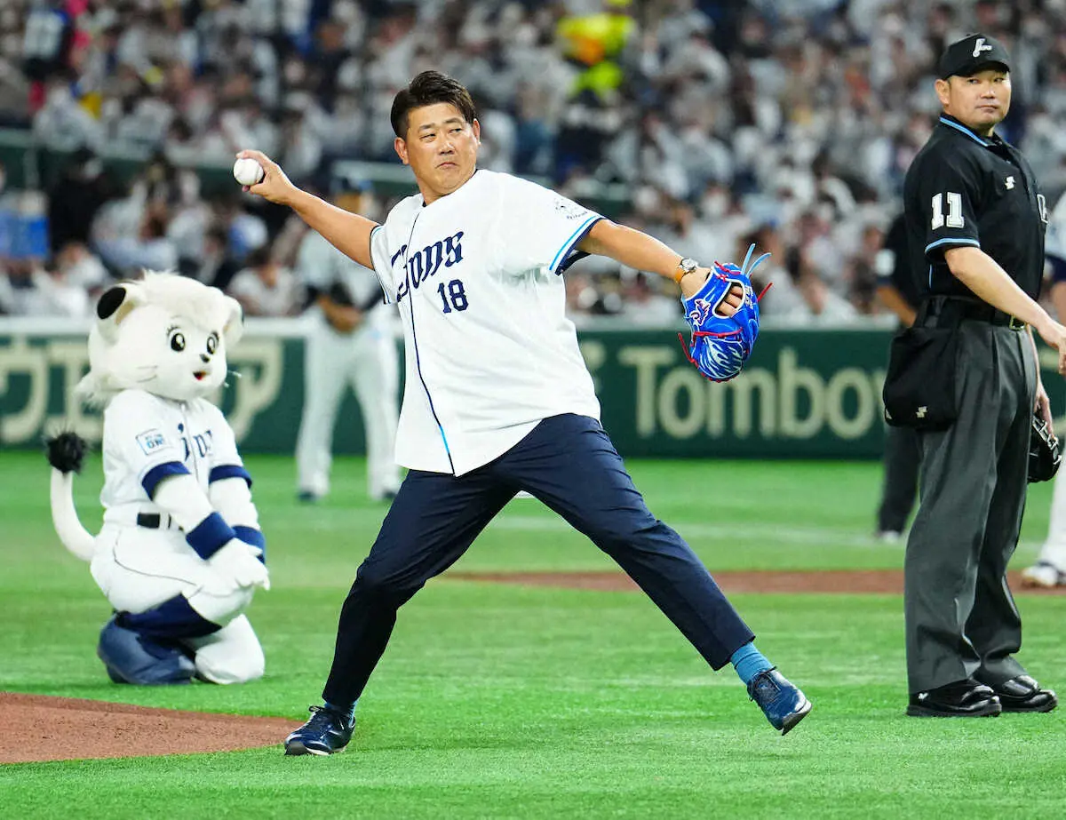 松坂大輔氏が始球式　プロデビュー飾った東京ドームに「平成の怪物」再び　背番号「18」に大歓声