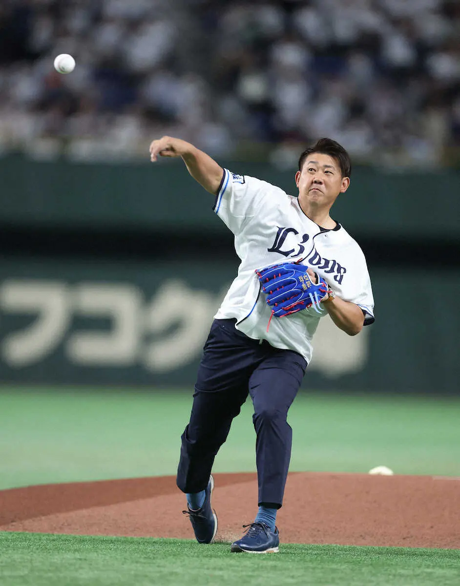 西武OB松坂氏「初登板のことも思い出しました」東京Dで背番号18始球式　郷ひろみライブも