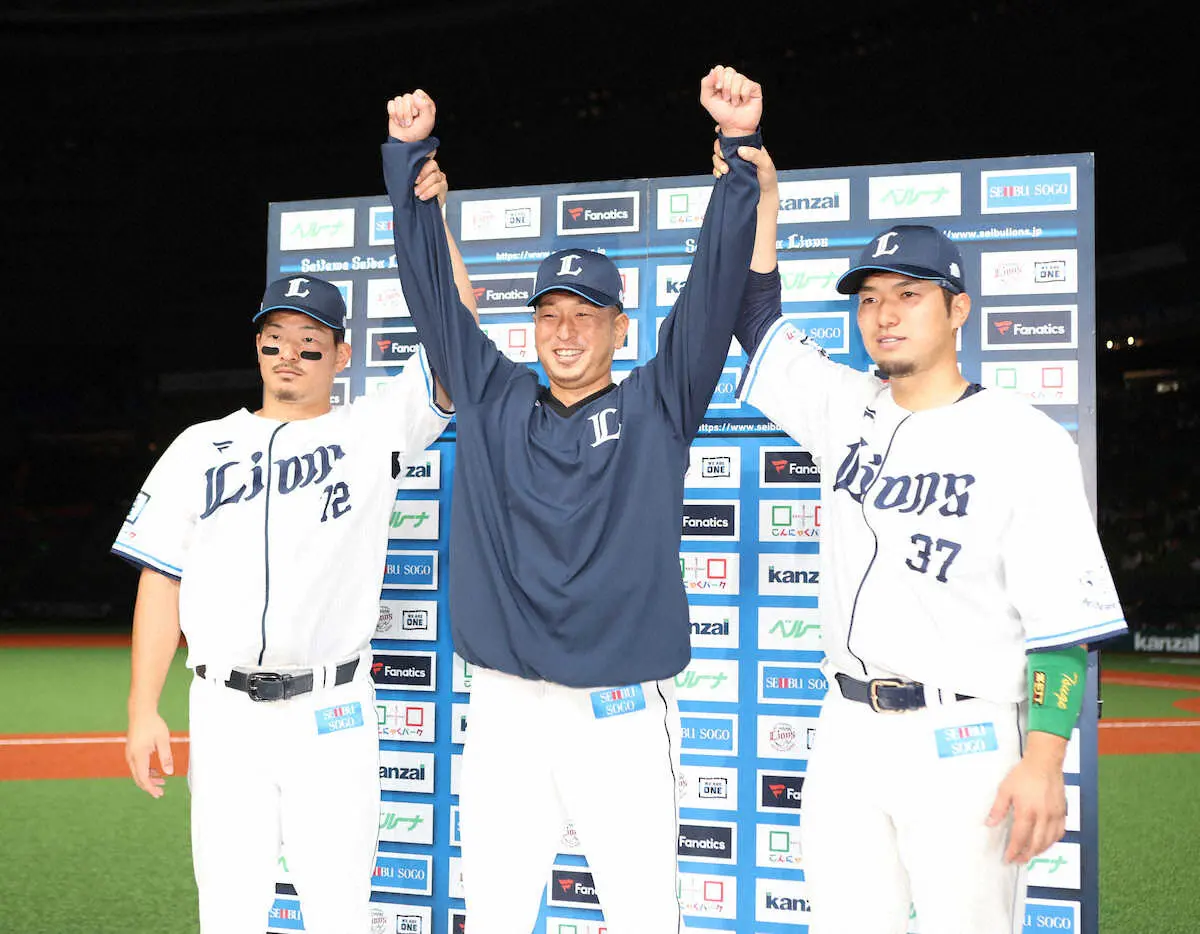 西武宮川のウイニングボールを川越が右翼席へ　無事手元に戻り「何か僕らしいな」　124戦目で初先発勝利