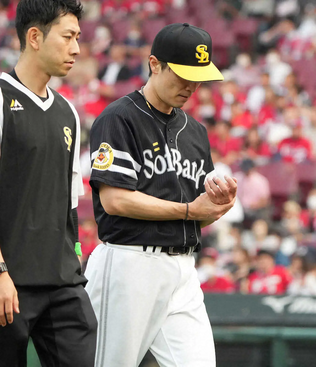 ソフトB・和田　打球左手直撃で緊急降板も打撲の診断「大丈夫」　急きょ救援の「板東には感謝しかない」