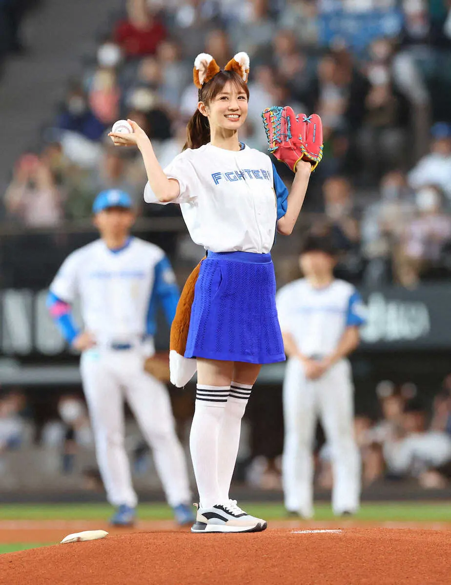 小倉優子　プロ野球始球式登場でネット沸く!あの“キツネダンス”衣装も反響「3児のママに見えない」
