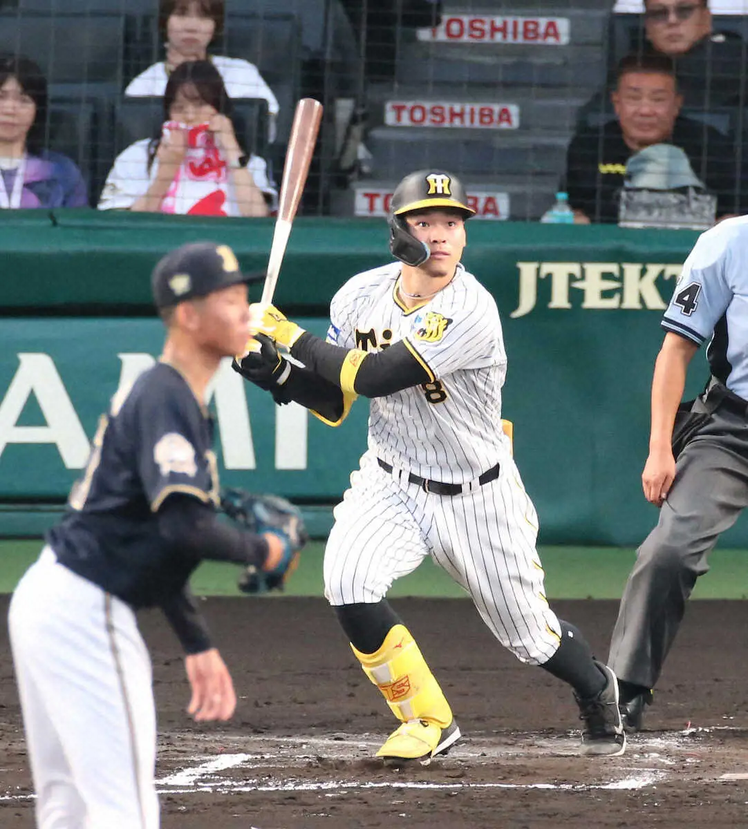 阪神・佐藤輝、8点圧勝呼ぶタイムリー二塁打！3戦ぶり先発で復活の兆し、監督指摘の直球を完璧に捉えた